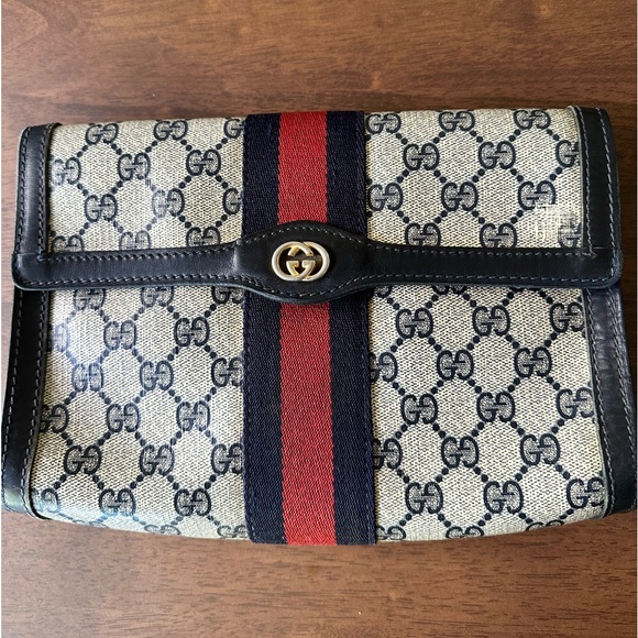 Vintage Gucci Clutch - Picture 8 of 13